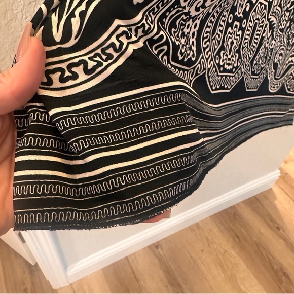 Woman’s 1X Black & White Boho Print Sheer Tunic Top Flowy Oversized Blouse Layer - Picture 4 of 10